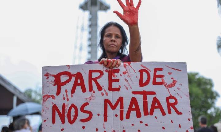 Apesar de medida protetiva, mulher é morta na rua por agressor em SP