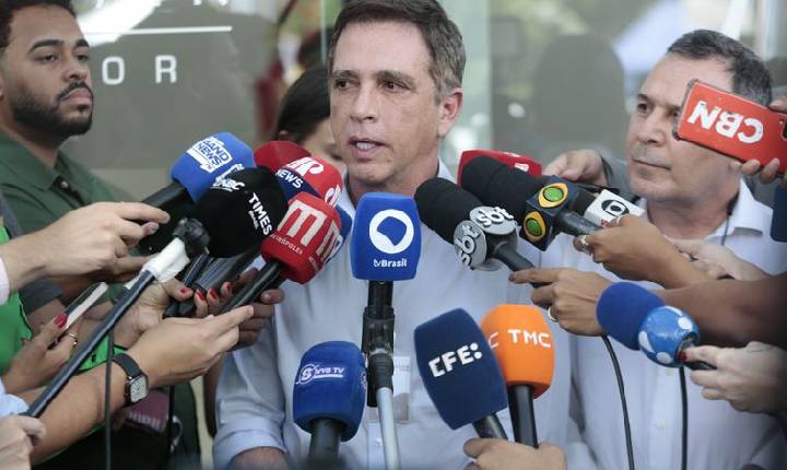 Bolsonaro deve ter alta nesta quinta e retornar à cela na PF