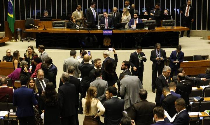 Câmara aprova redução de benefícios fiscais; projeto vai ao Senado