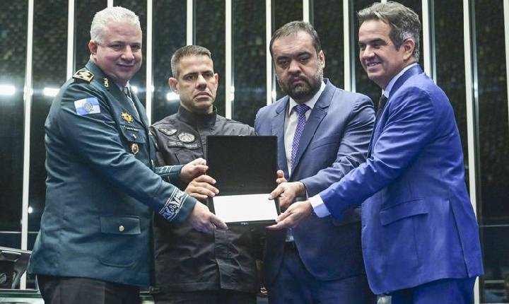 Congresso homenageia policiais mortos durante a Operação Contenção