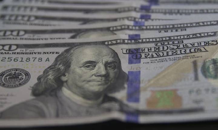 Dólar cai para R$ 5,40 após invasão à Venezuela