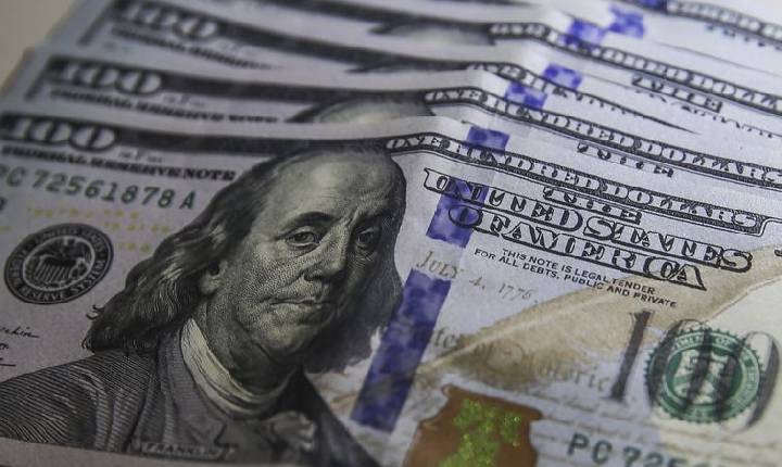 Dólar sobe para R$ 5,35 em meio a tensões com medida provisória