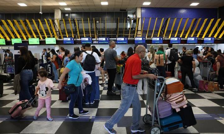 Passageiros de Congonhas relatam cansaço e falta de suporte de aéreas