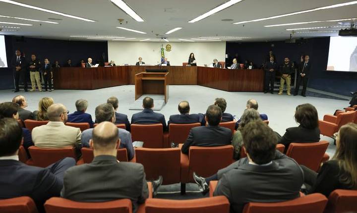 STF terá sessão extra para julgamento de Bolsonaro