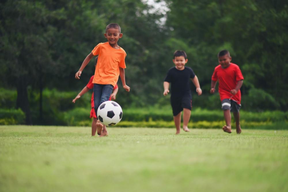 Esporte para crianças: conheça os benefícios para a saúde hoje e no futuro delas