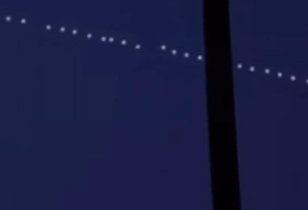 Satélites da Starlink aparecem como um cordão de luz no céu no interior do Maranhão