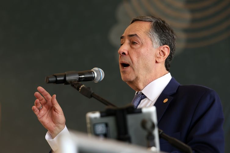 Barroso diz que país precisa de recomeço e pacificação