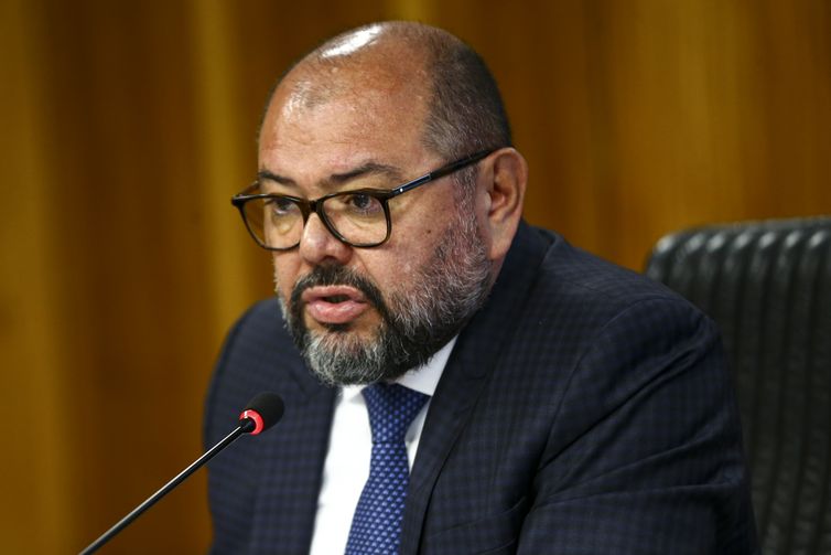 PF aponta ex-ministro de Bolsonaro como pilar institucional de desvios