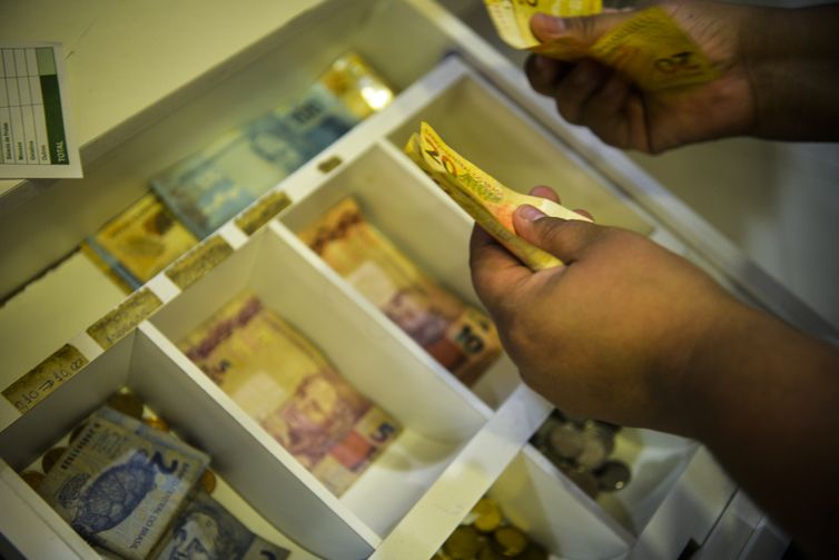 Caixa começa a pagar saldo do FGTS retido pelo saque-aniversário