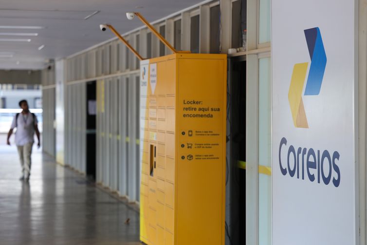 Correios estudam abrir capital e fazem empréstimo de R$ 12 bilhões