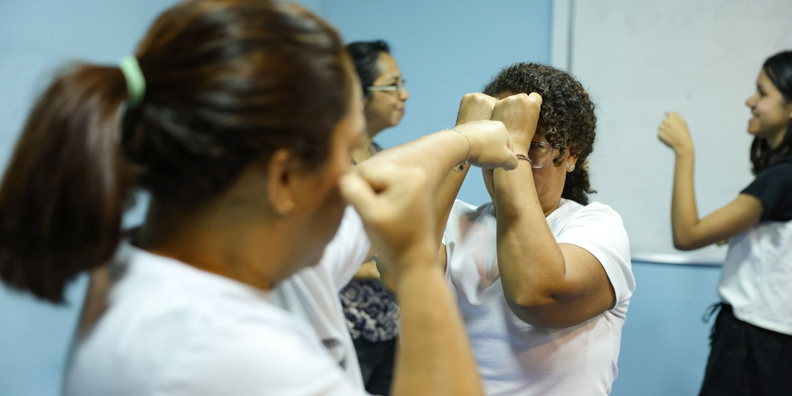 Senado autoriza venda de spray de pimenta para defesa pessoal de mulheres