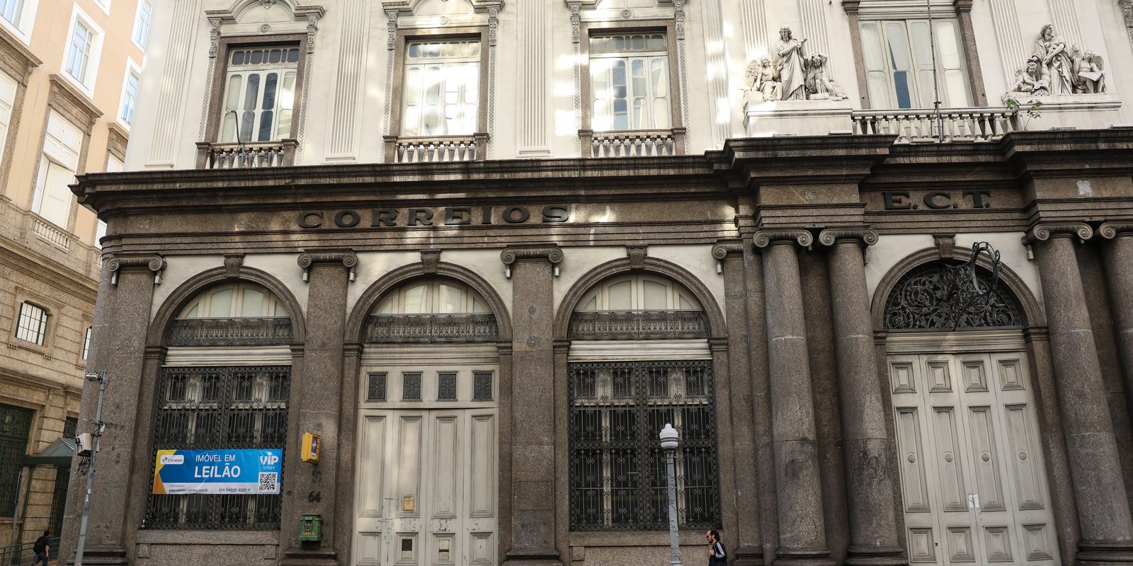 Prédio histórico dos Correios na região da Praça XV vai a leilão nesta quinta-feira