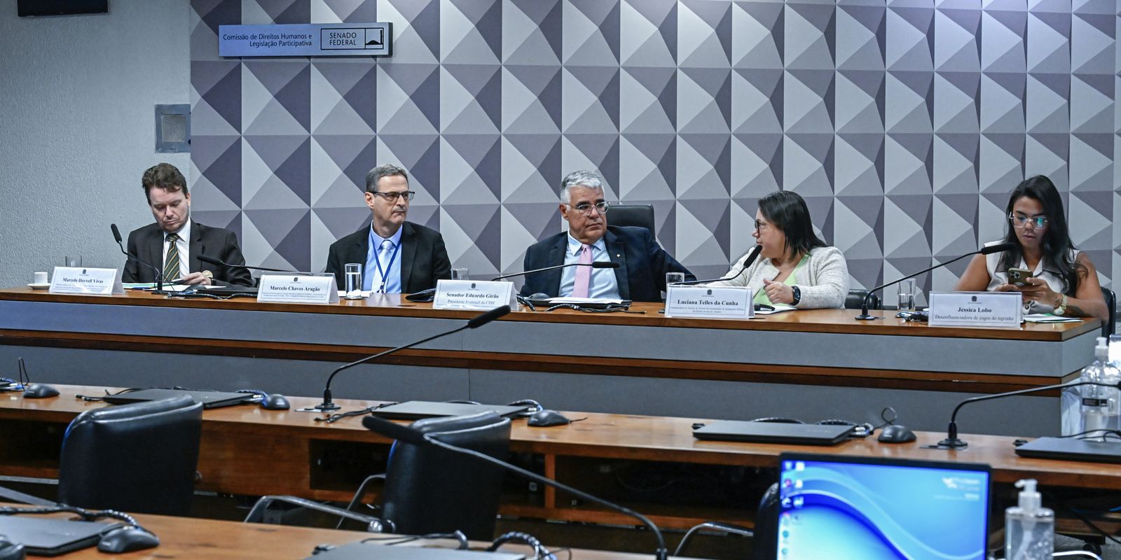Defensores públicos exigem regras mais severas para a publicidade das bets