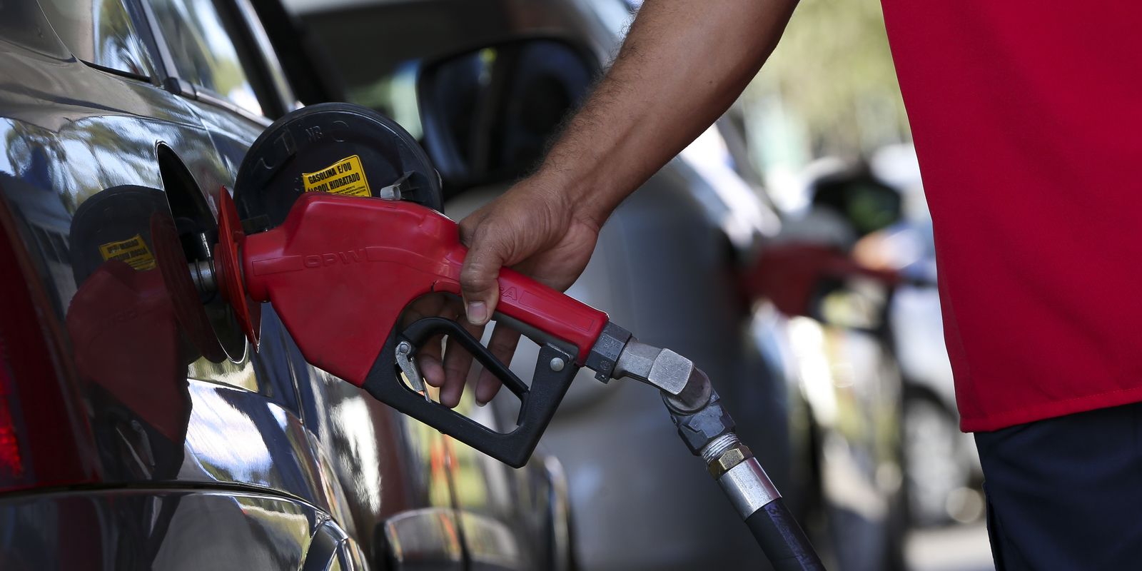 Governo adia decisão sobre aumento de etanol na gasolina para 32%