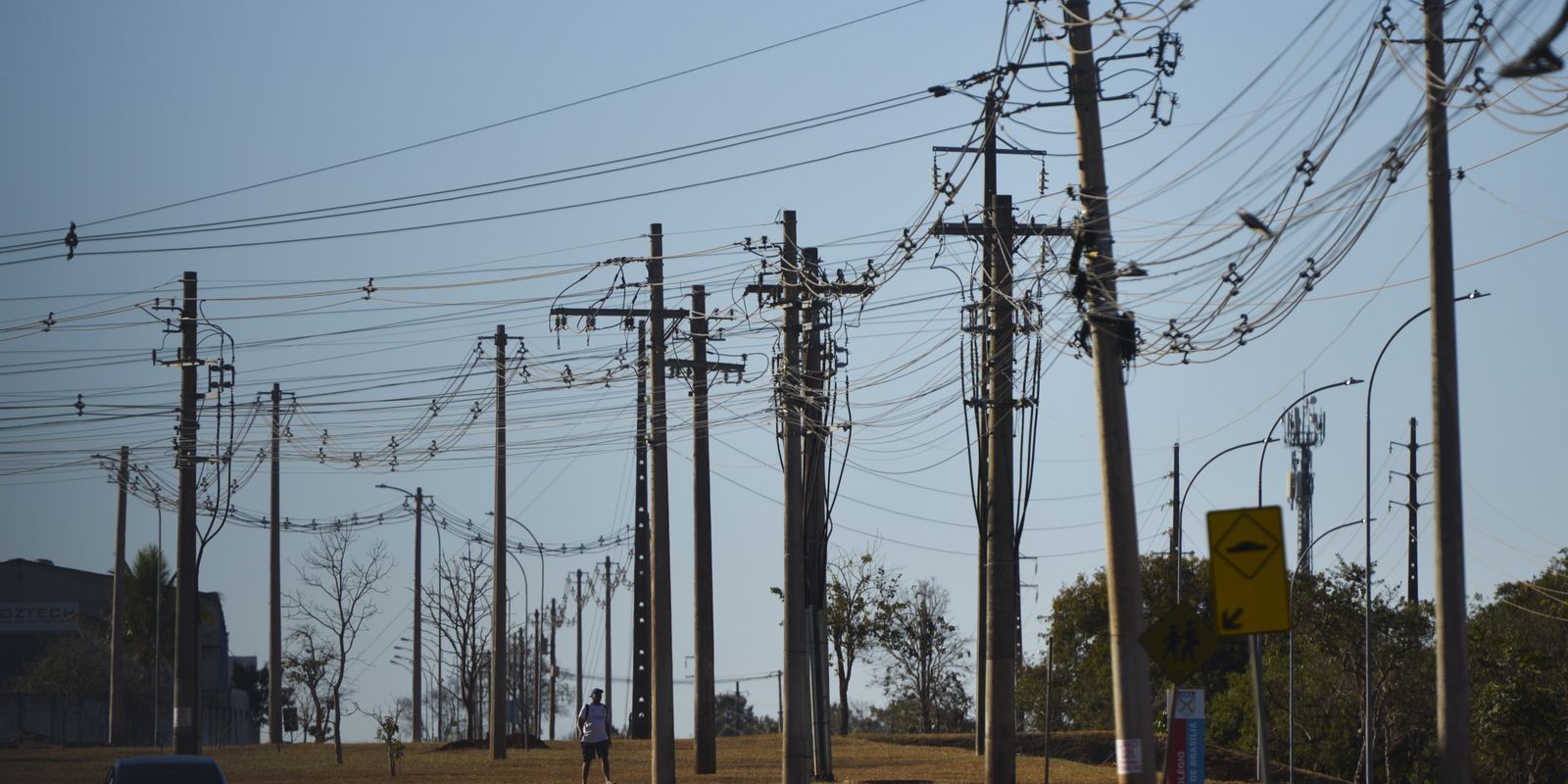 Acidentes com a rede elétrica aumentam no Brasil em 2025, mas óbitos diminuem
