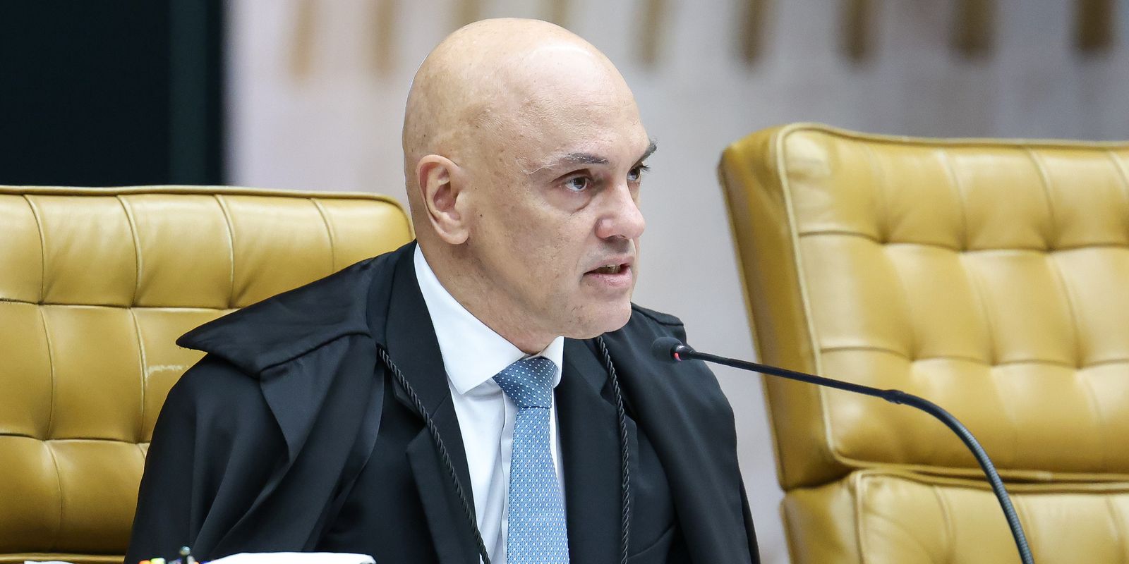 Polícia Federal realiza busca por armas na residência de Bolsonaro por determinação de Moraes