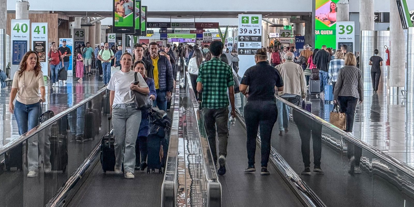 Movimentação de passageiros na aviação doméstica no Brasil atinge recorde histórico
