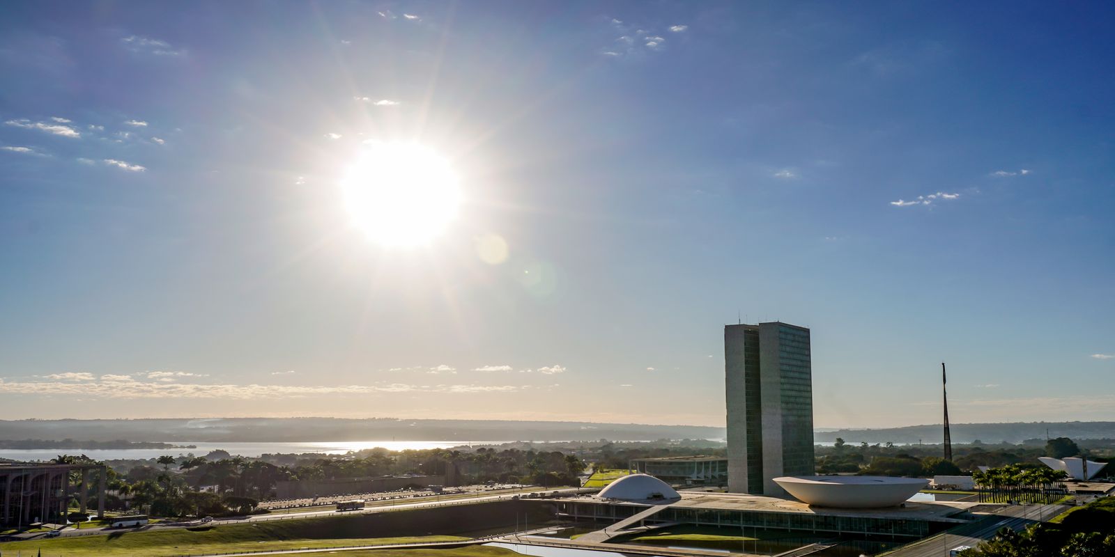 Congresso analisa fim da escala 6x1 e isenção da taxa das blusinhas nesta semana