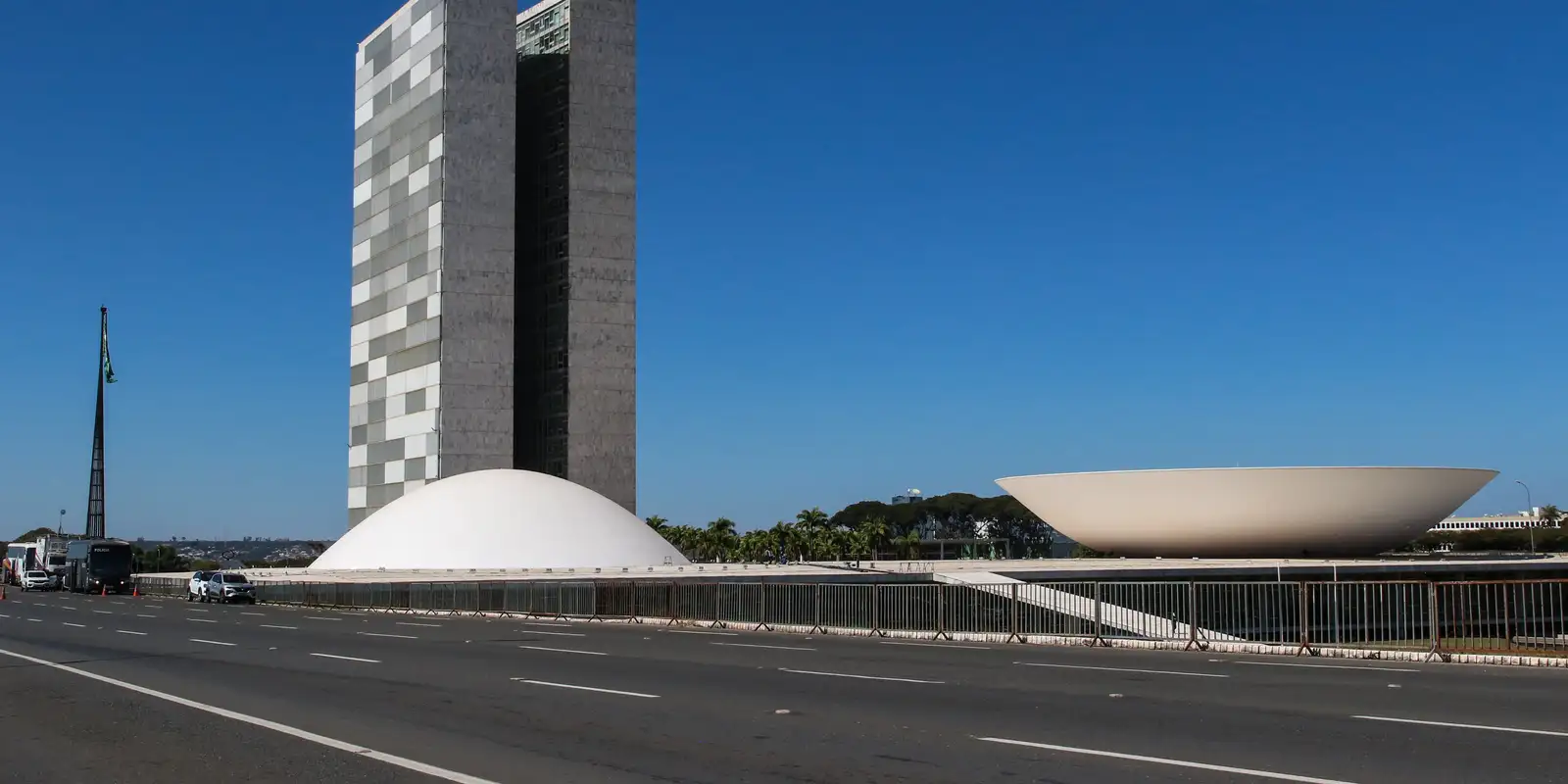 Governo e Congresso definem pauta de esforço concentrado para votar taxa das blusinhas e escala 6x1