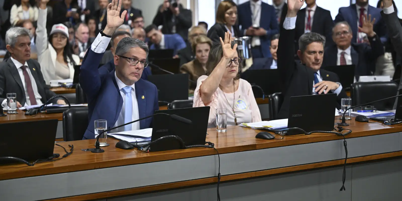 CCJ aprova texto-base da PEC da Segurança Pública para combater o crime organizado