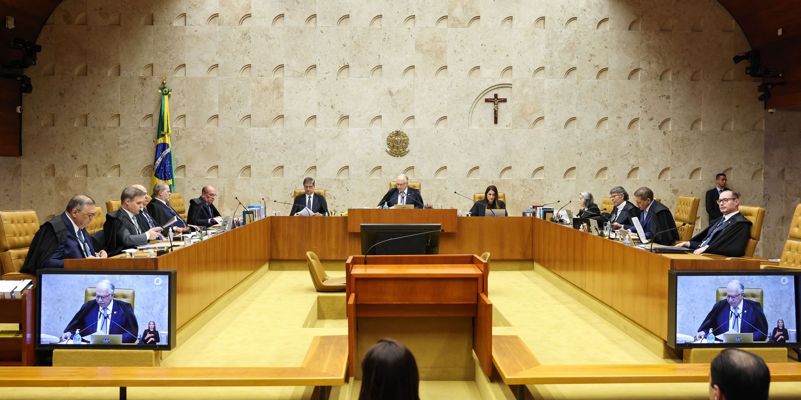 Dino e Zanin defendem julgamento no STF simultâneo para Moraes e Mendonça
