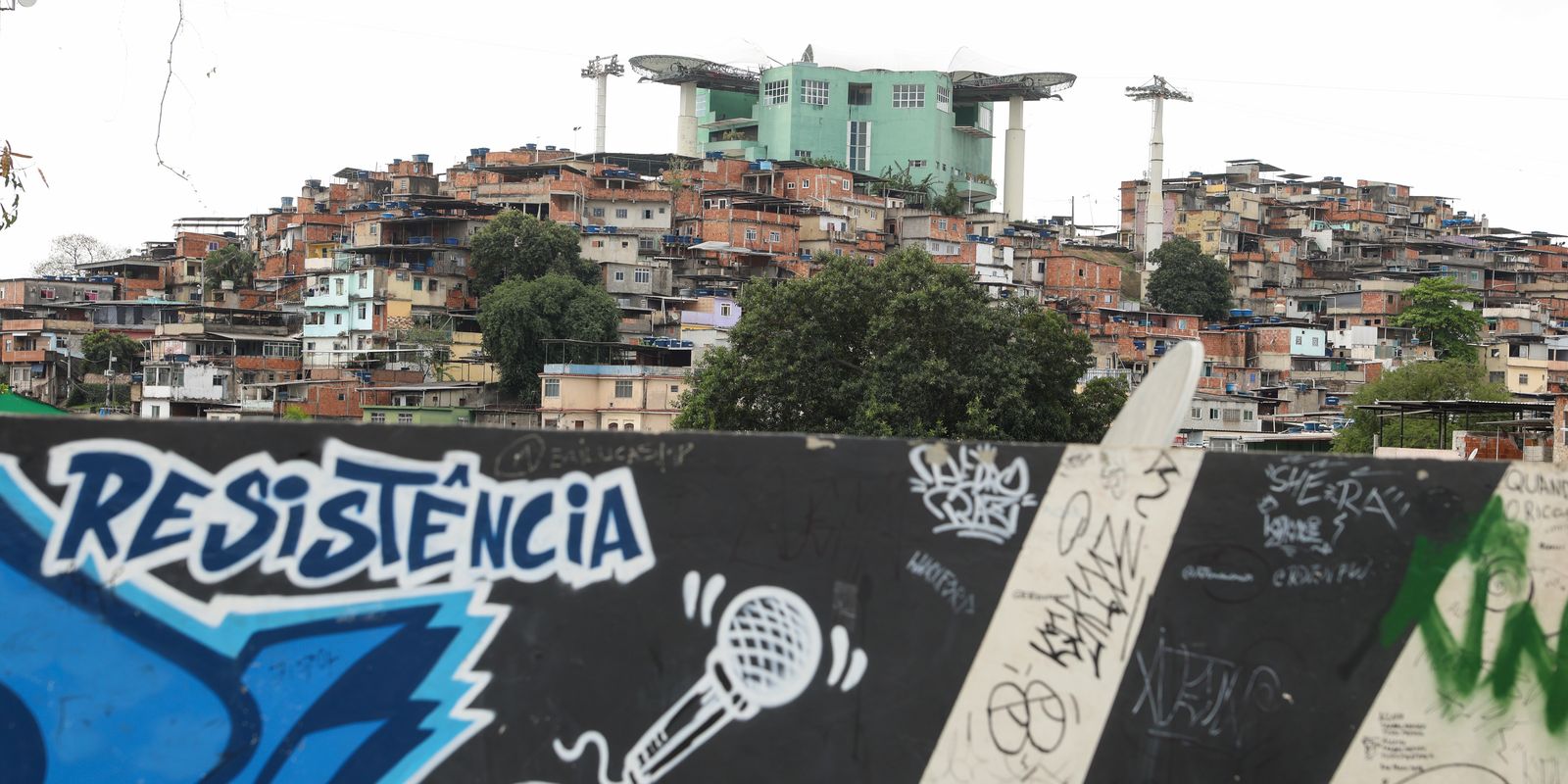 Educação e urbanização: prioridades de eleitores em favelas do Rio, não segurança