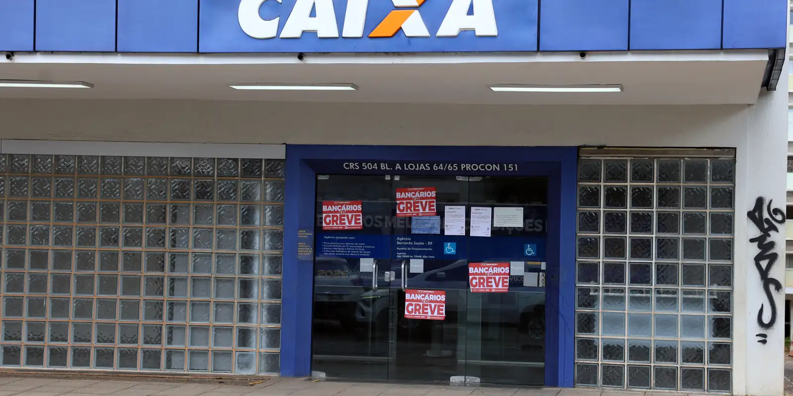 Empregados rejeitam proposta e mantêm greve da Caixa em todo o país