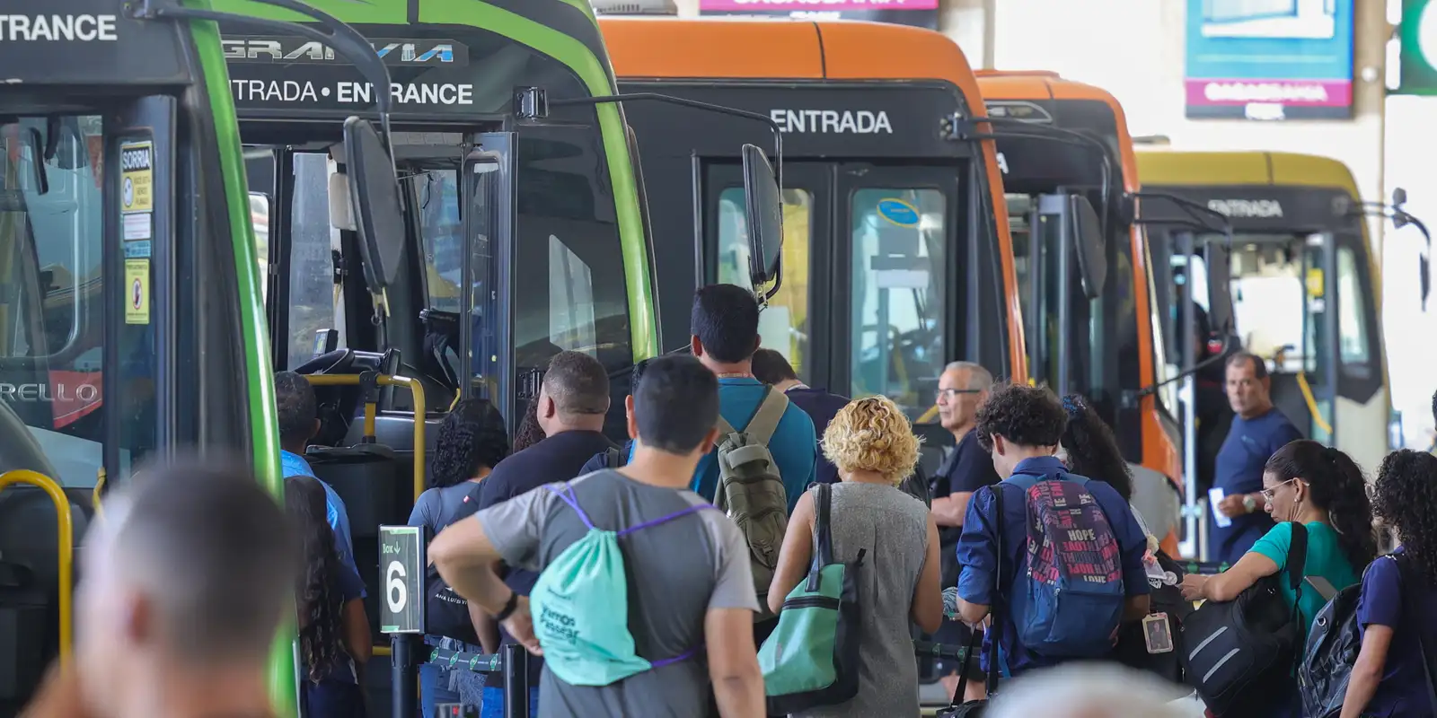 Escala 6x1 compromete a saúde mental de 67% dos trabalhadores, revela Instituto Locomotiva