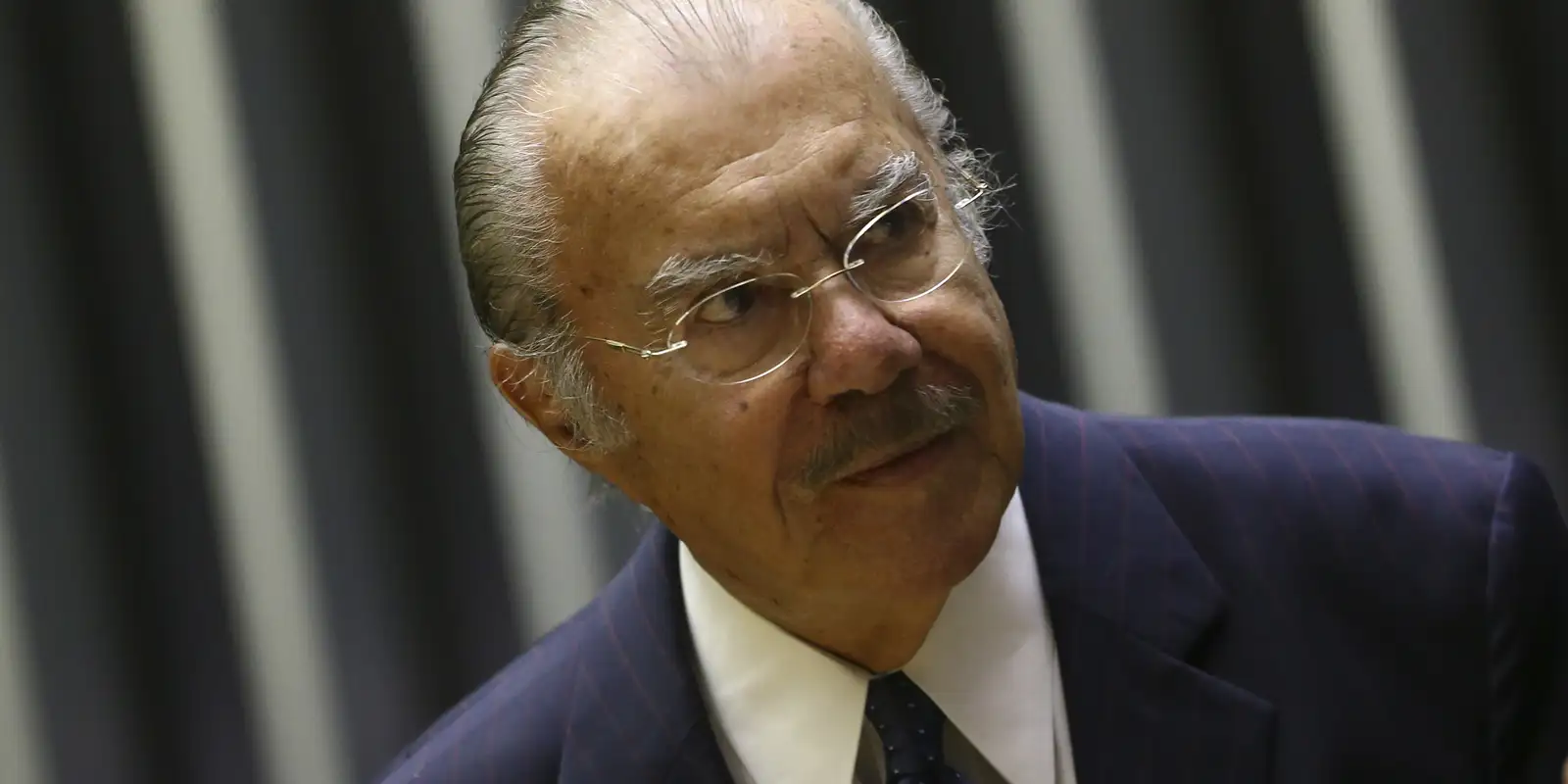 Ex-presidente José Sarney continua internado em hospital de São Paulo