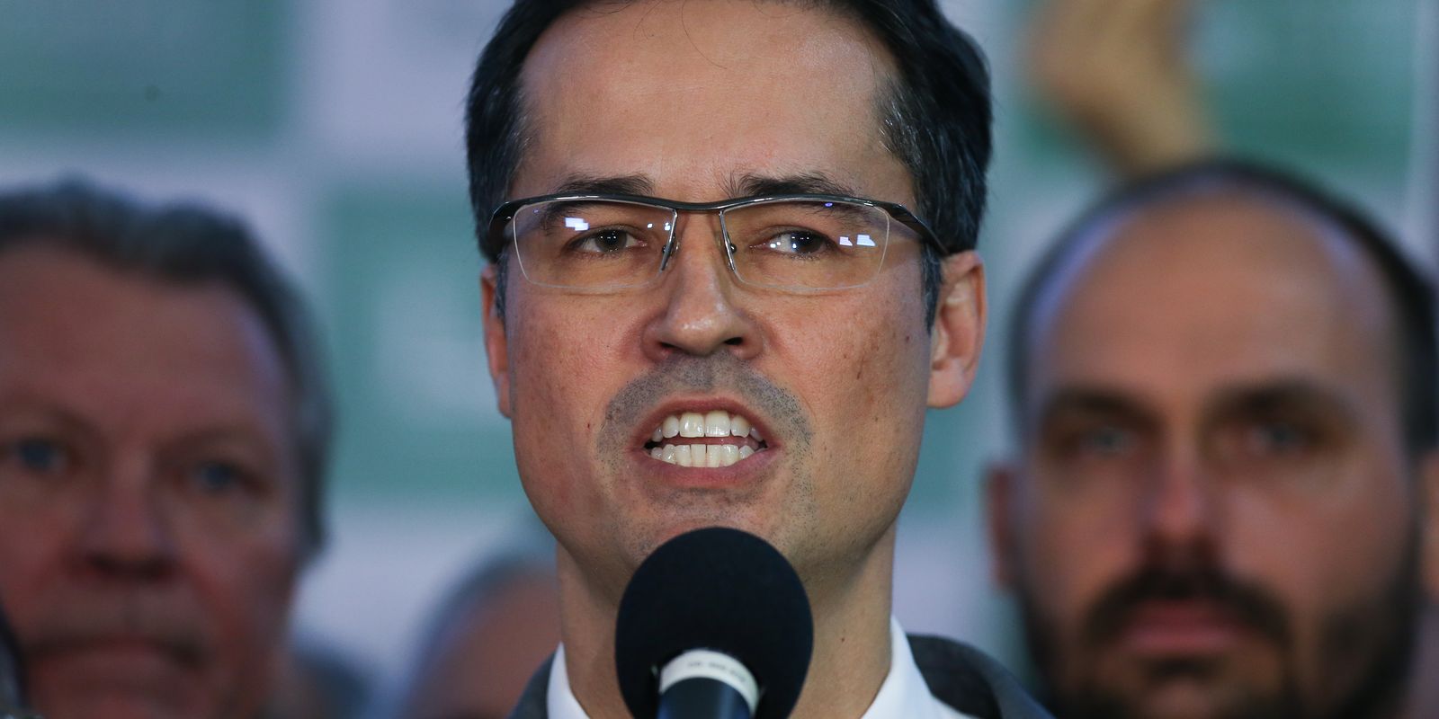 TSE forma maioria para manter suspensão da campanha de Deltan no PR