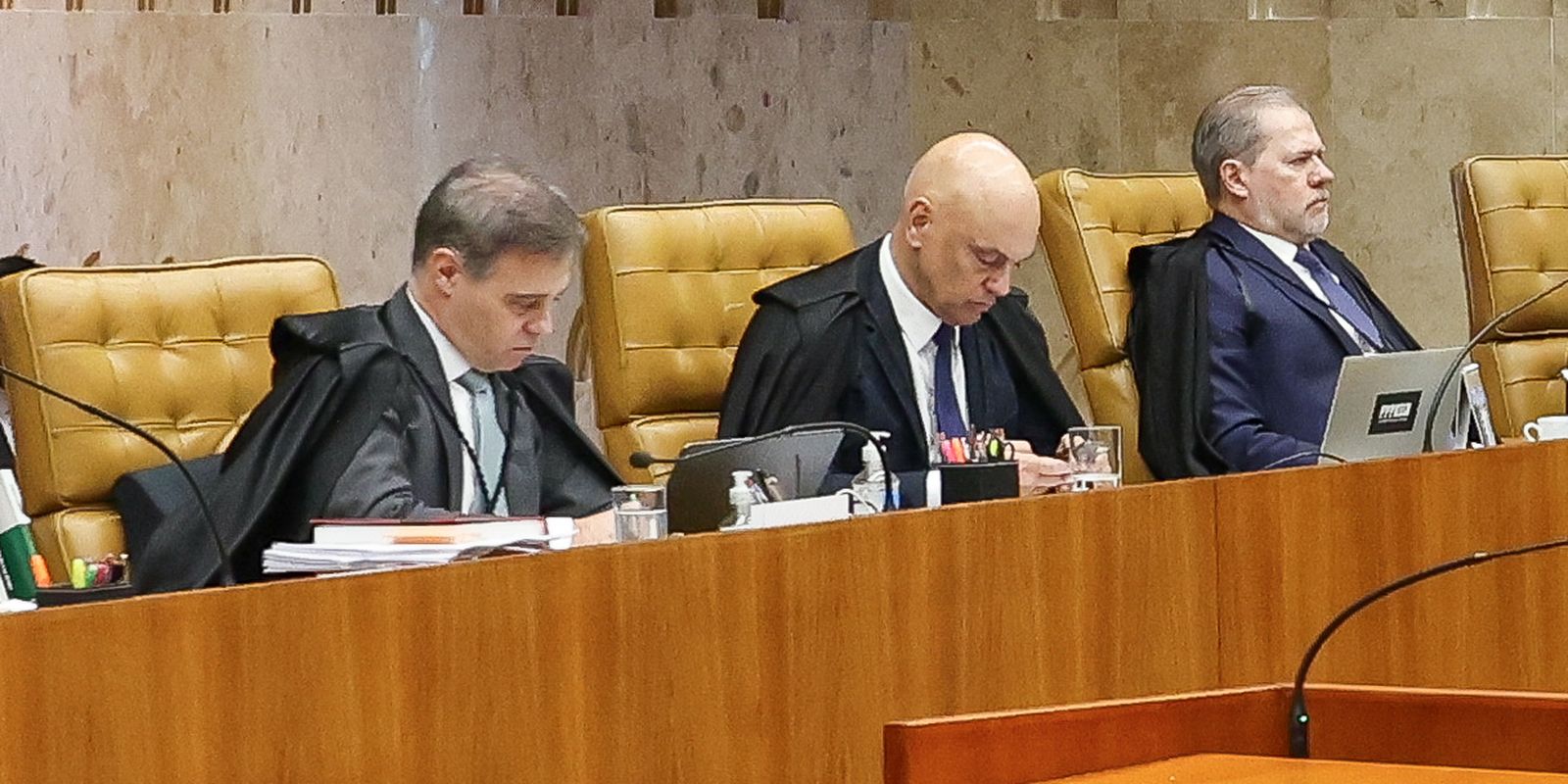 Bate-boca entre ministros intensifica a crise no STF em sessão do plenário