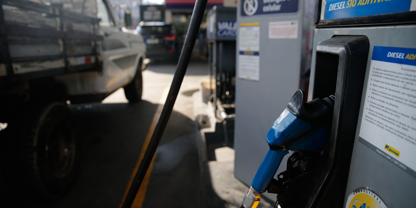 Governo amplia subsídios à gasolina e ao diesel após nova alta do petróleo no Brasil