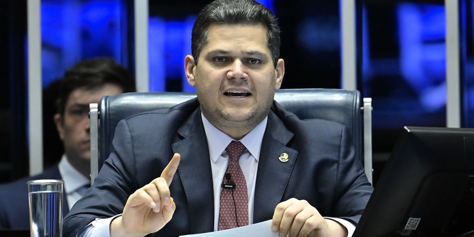 Alcolumbre define calendário de votação para o fim da escala 6x1 no Senado