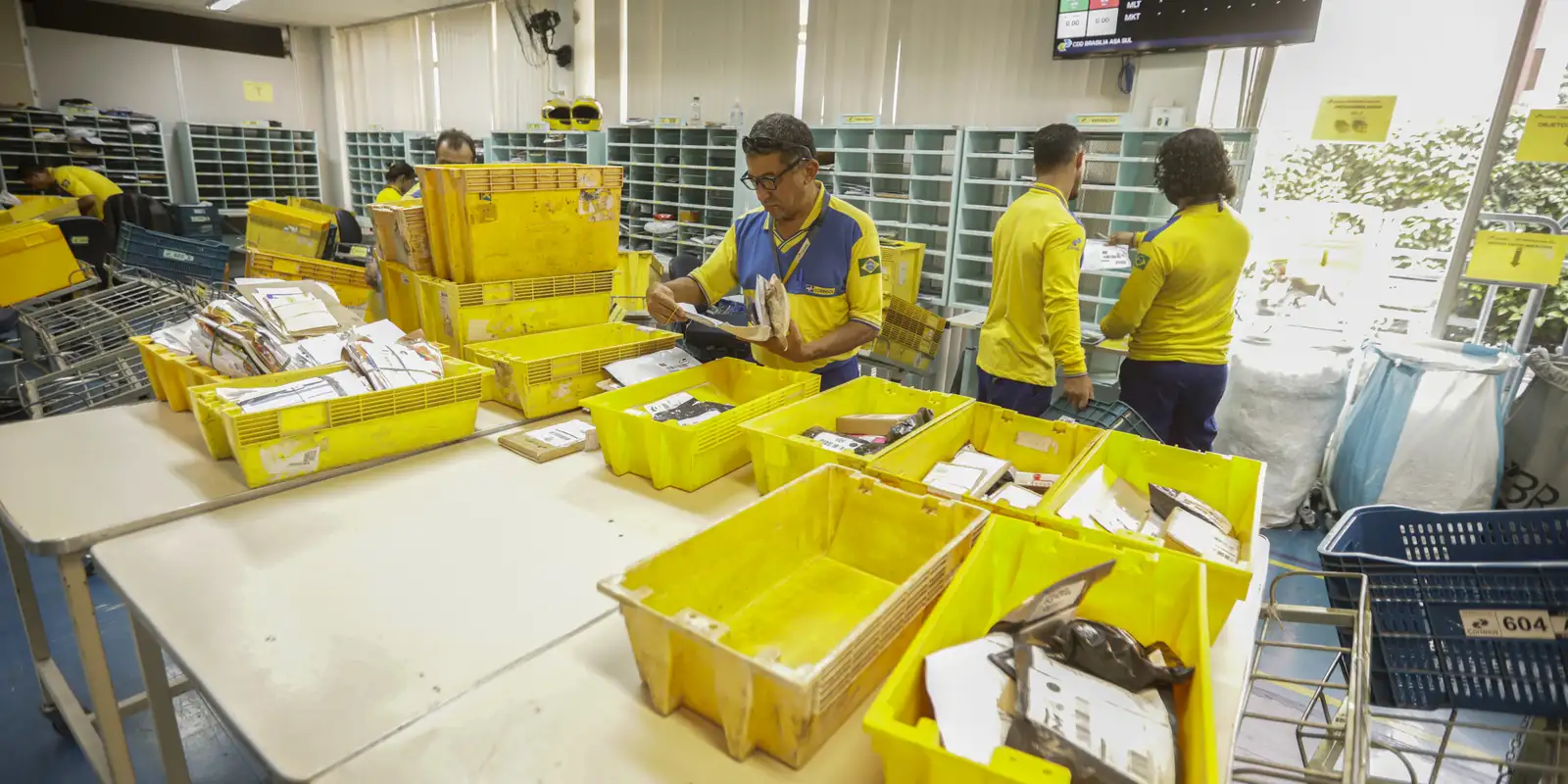 Correios fecham acordo para acelerar as entregas do AliExpress no Brasil
