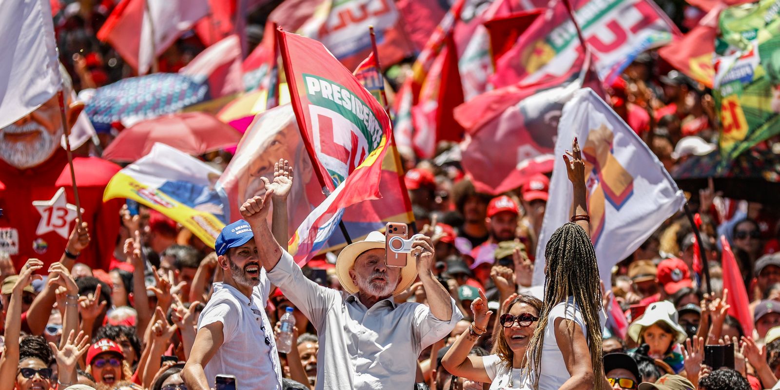 Lula defende fim da escala 6x1 durante ato de campanha no DF