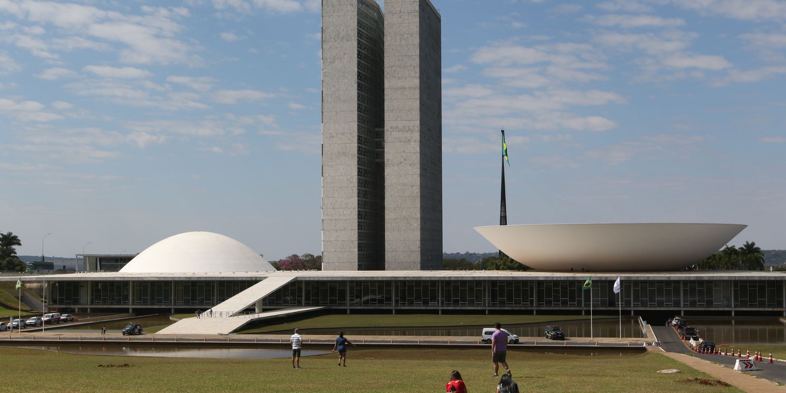 Calendário especial pode acelerar votação da PEC da escala 6x1 no Senado