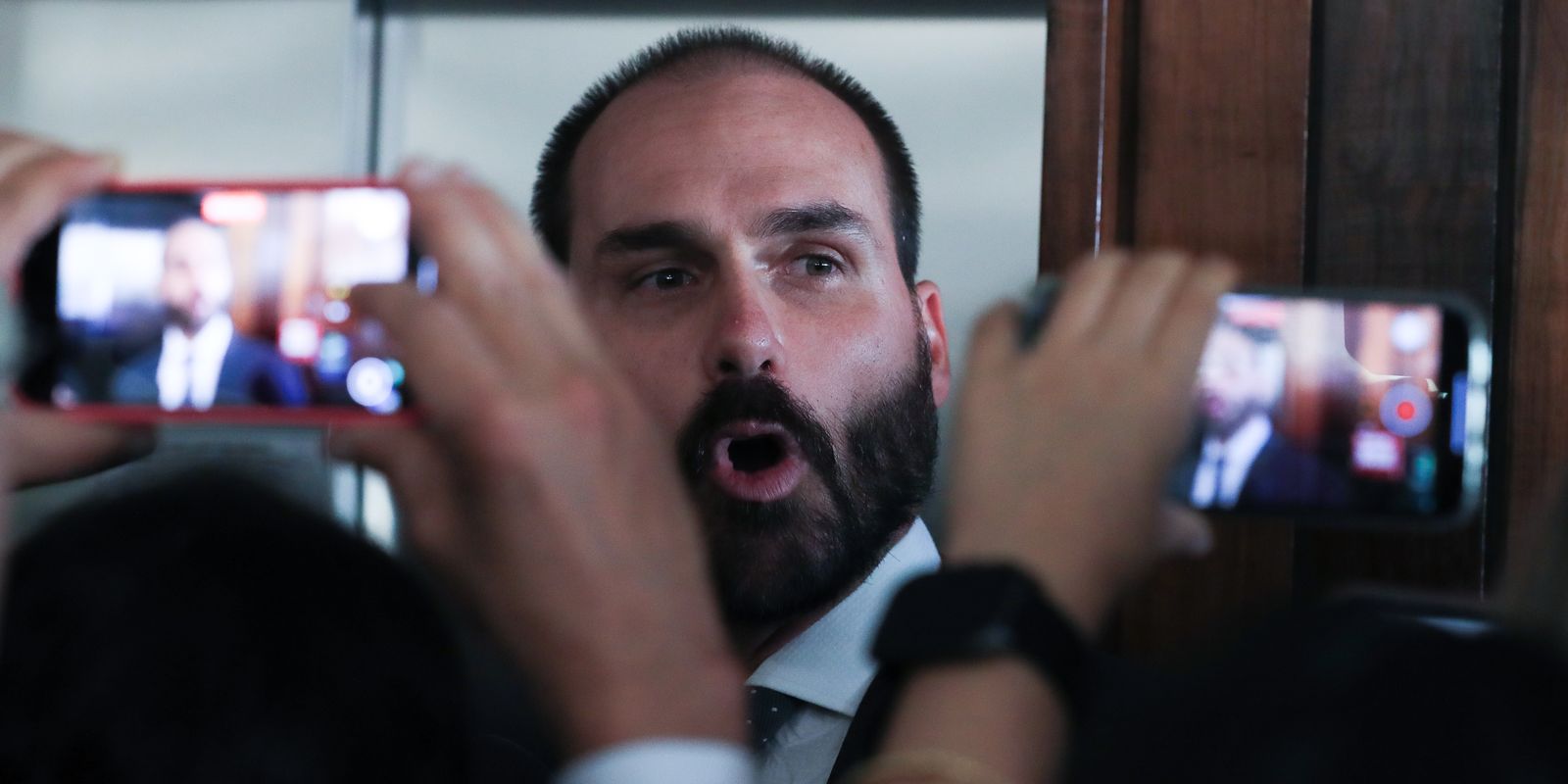 Eduardo Bolsonaro tem mandado de prisão registrado no banco nacional de penas