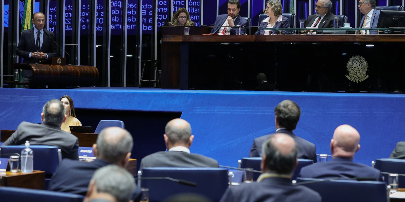 Fim da escala 6x1 avança no Senado: veja o cronograma de votação e os impactos