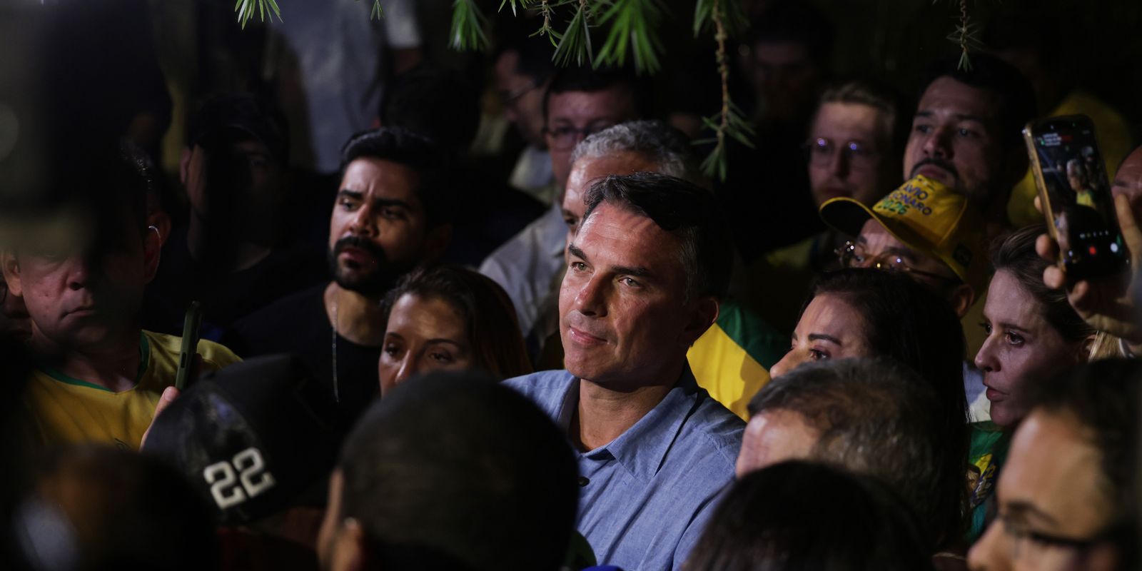 Flávio Bolsonaro aceita liberar sigilos no TSE mas impõe exigências a Lula
