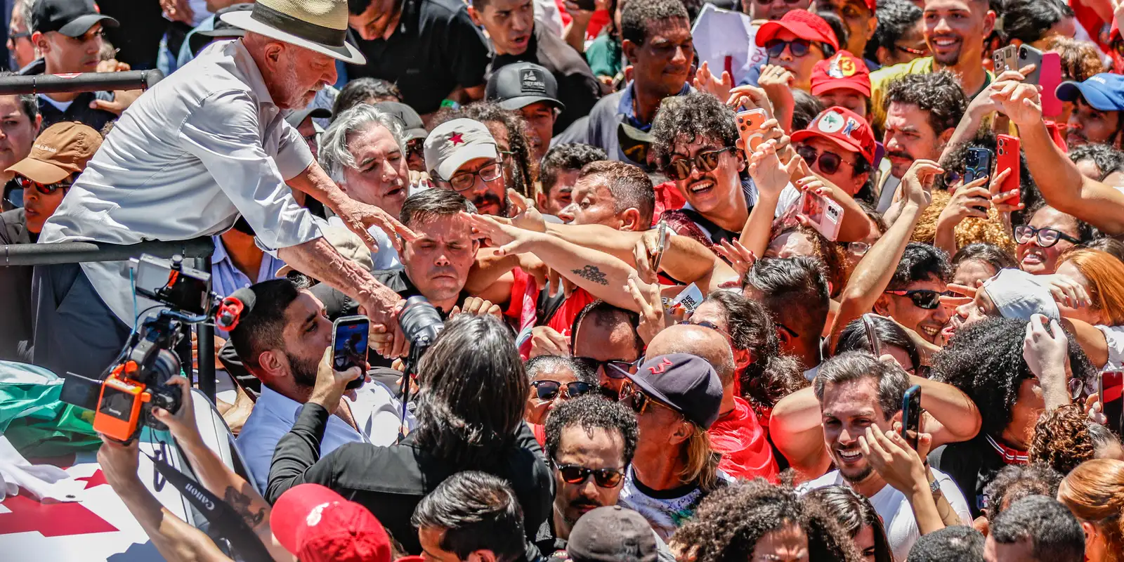 Lula anuncia que PT recorrerá à Justiça contra suspensão do canal Exército do Lula