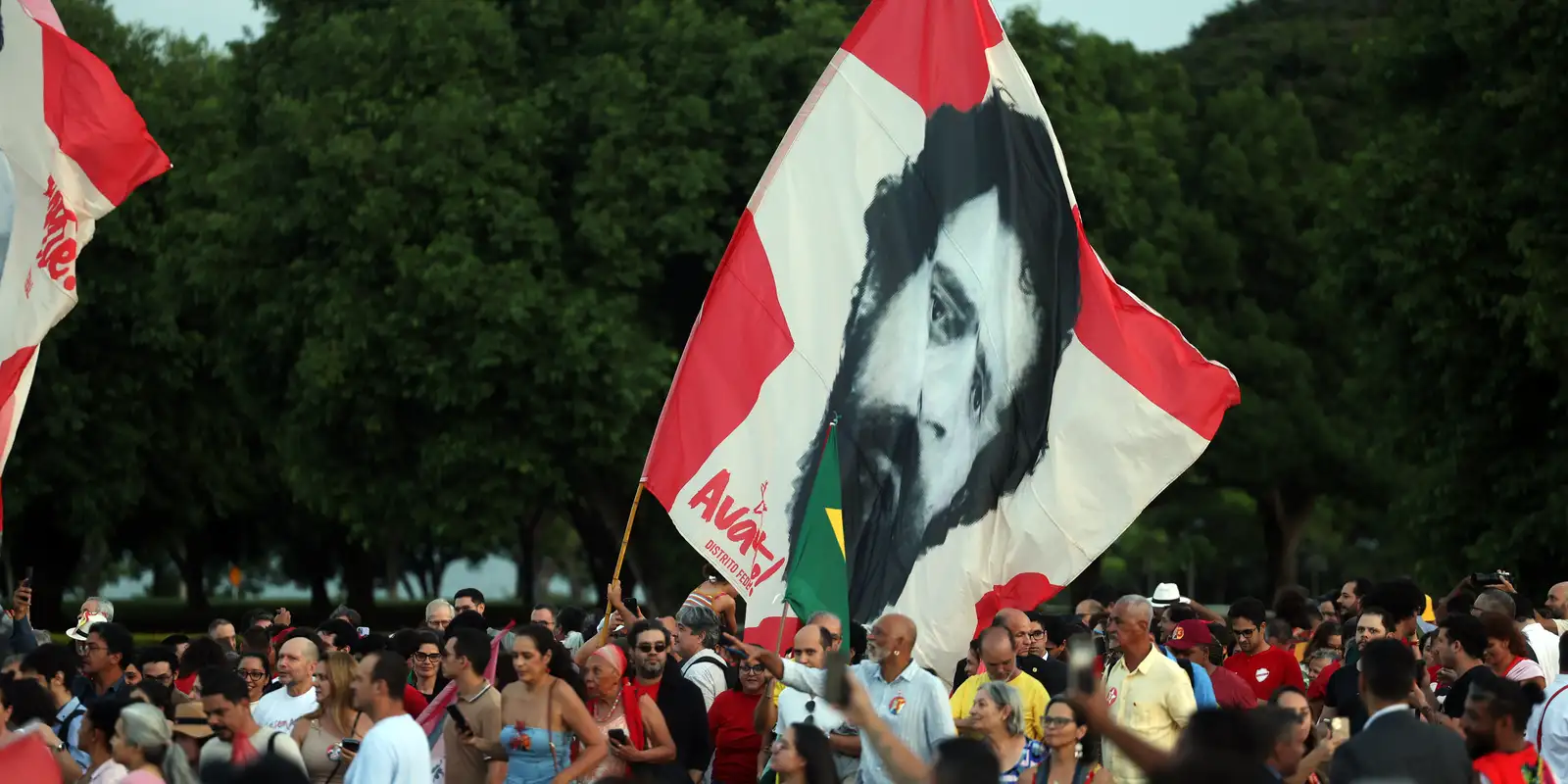 Eleitores idosos se emocionam no aniversário de Lula no Palácio do Alvorada