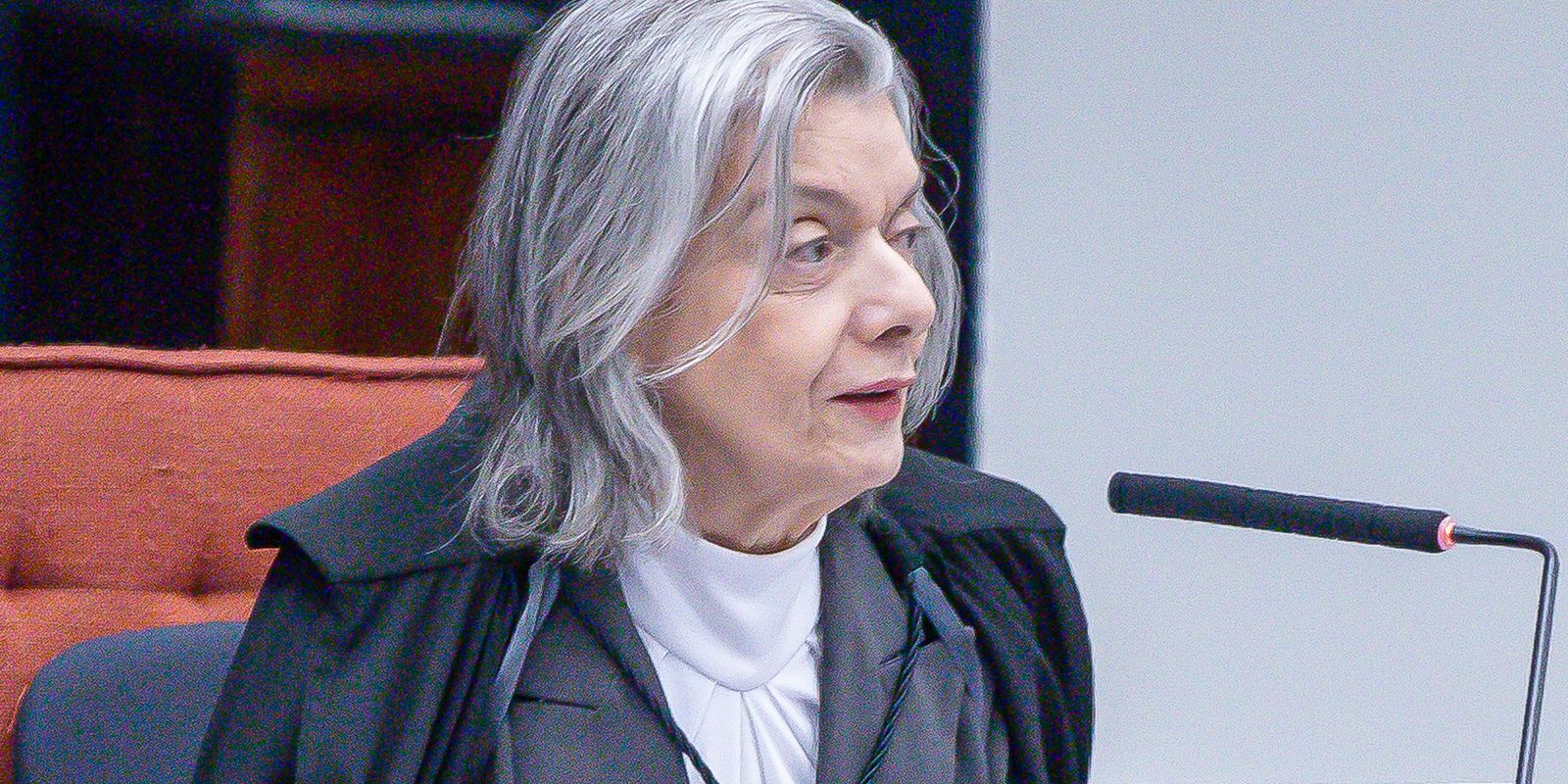 Cármen Lúcia nega ação de transporte gratuito interestadual para eleições