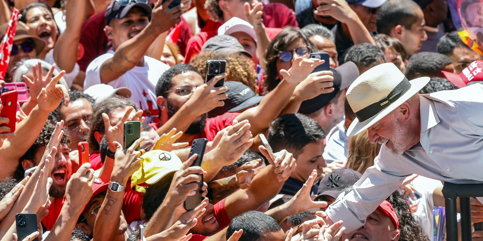 Presidente do TSE liga para Lula para parabenizar reeleição no segundo turno