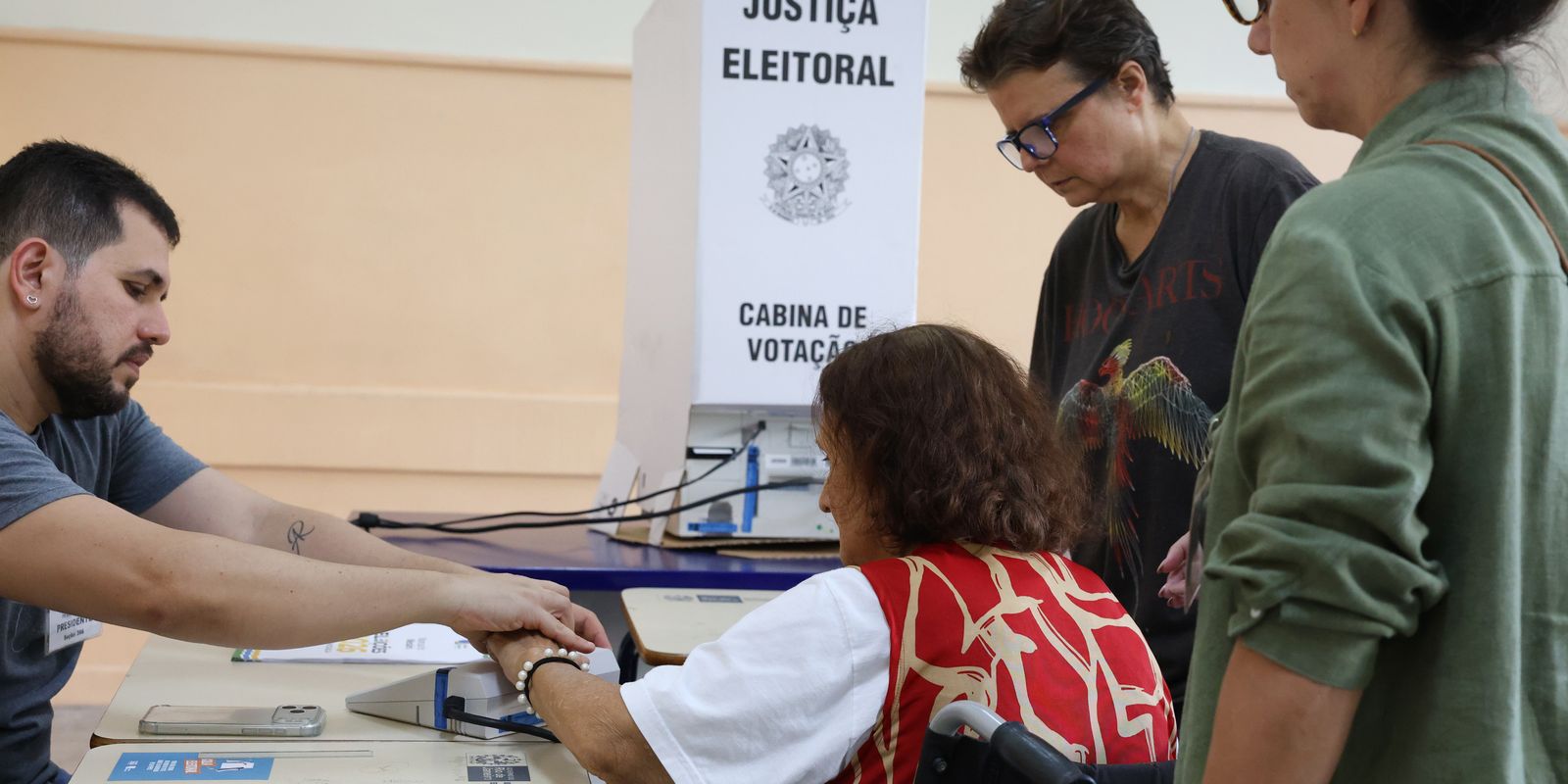 Primeiro turno das eleições de 2026 registra alta de eleitores idosos