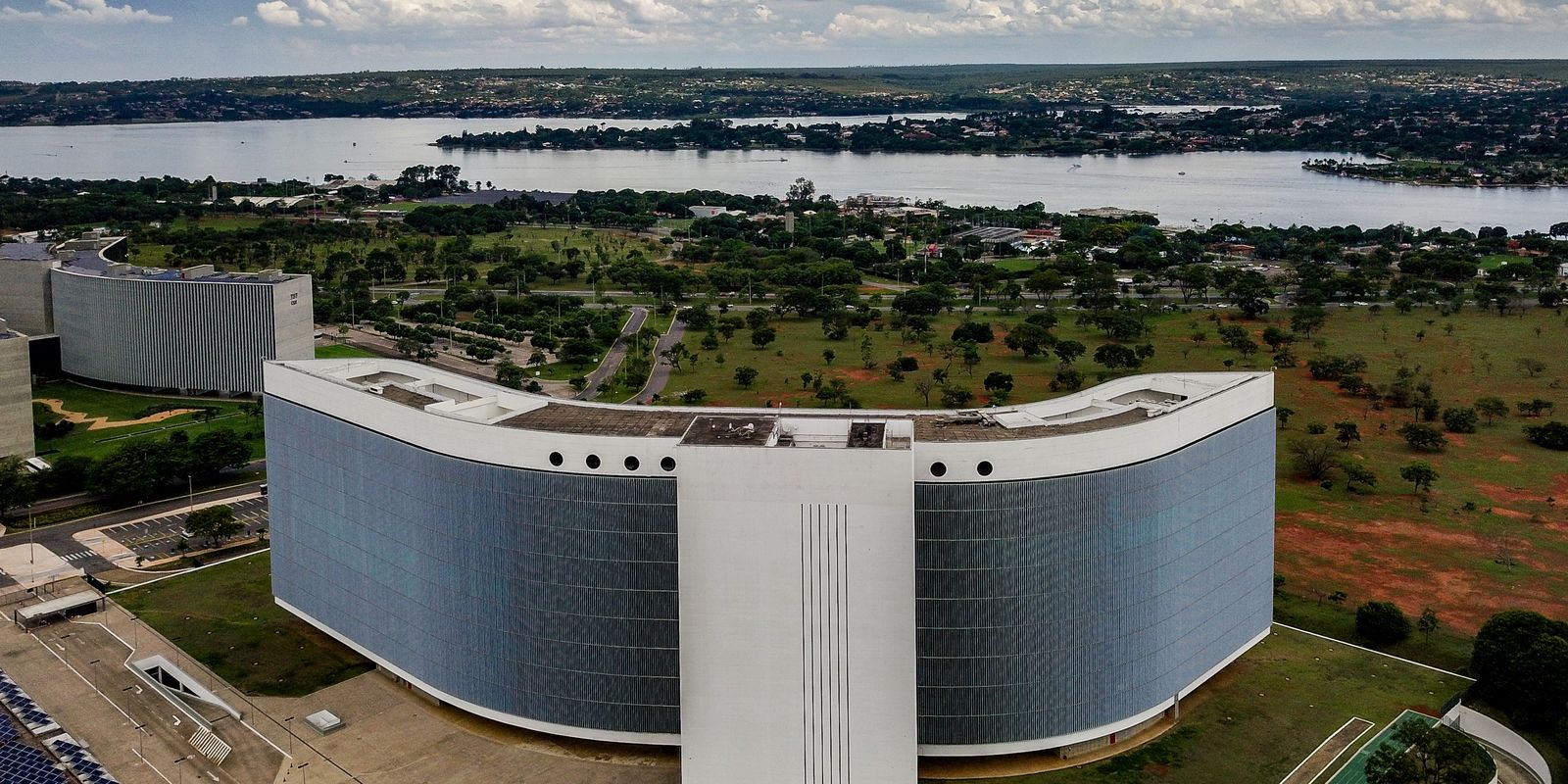 TSE ordena isonomia após falha em IA da Meta que bloqueou imagens de Lula