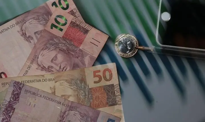 Ata do Copom explica corte da taxa Selic devido à desaceleração econômica