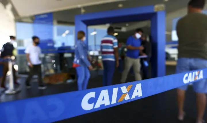 Bolsa Família é pago pela Caixa para beneficiários com NIS de final 8