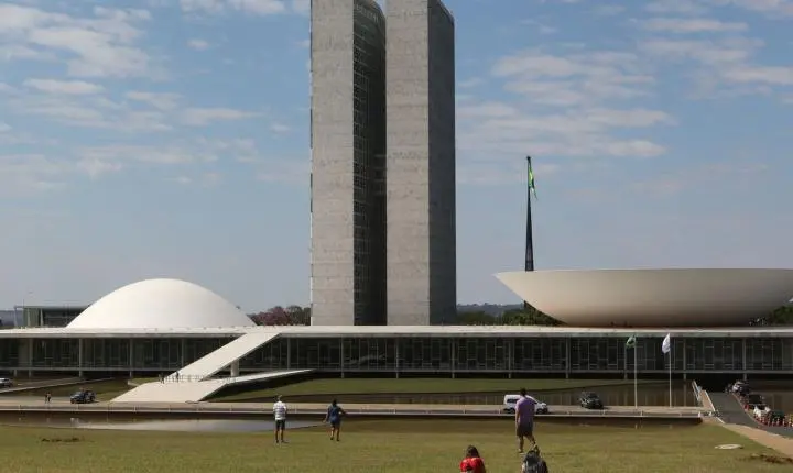 Calendário especial pode acelerar votação da PEC da escala 6x1 no Senado