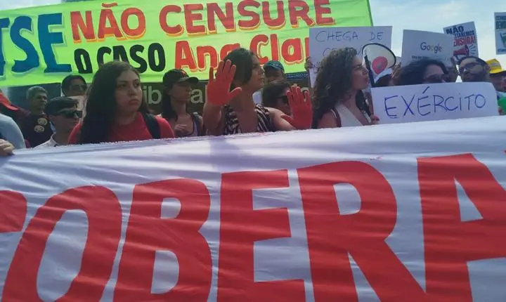 Ativistas fazem protesto no TSE contra suspensão de vídeo sobre a menina Ana Clara