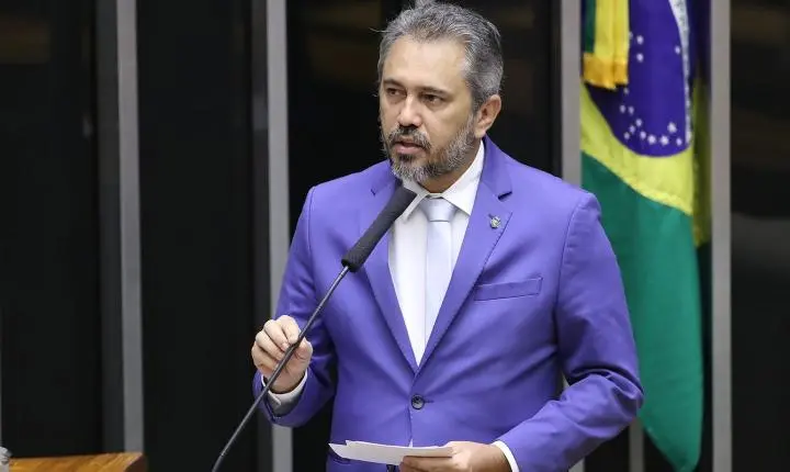 Elmano vence no primeiro turno e garante reeleição no Ceará